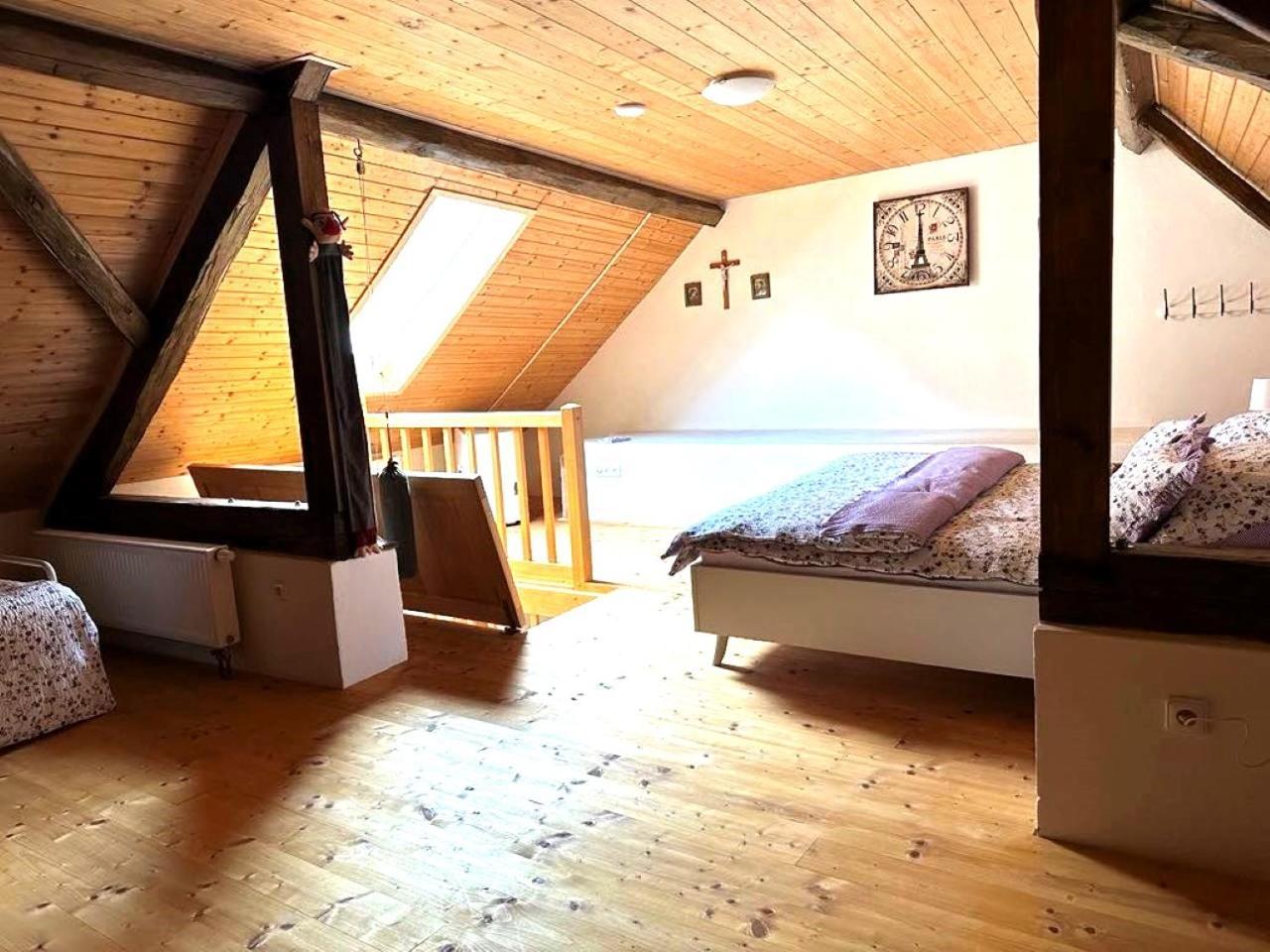 Penzion A Hospoda Na Statku Hluboká nad Vltavou Exteriör bild