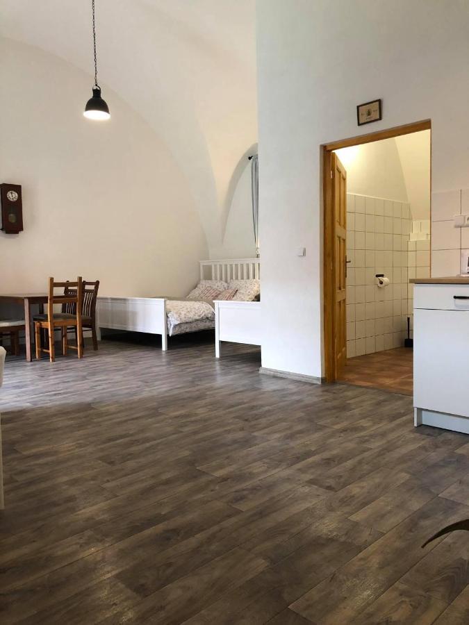 Penzion A Hospoda Na Statku Hluboká nad Vltavou Exteriör bild